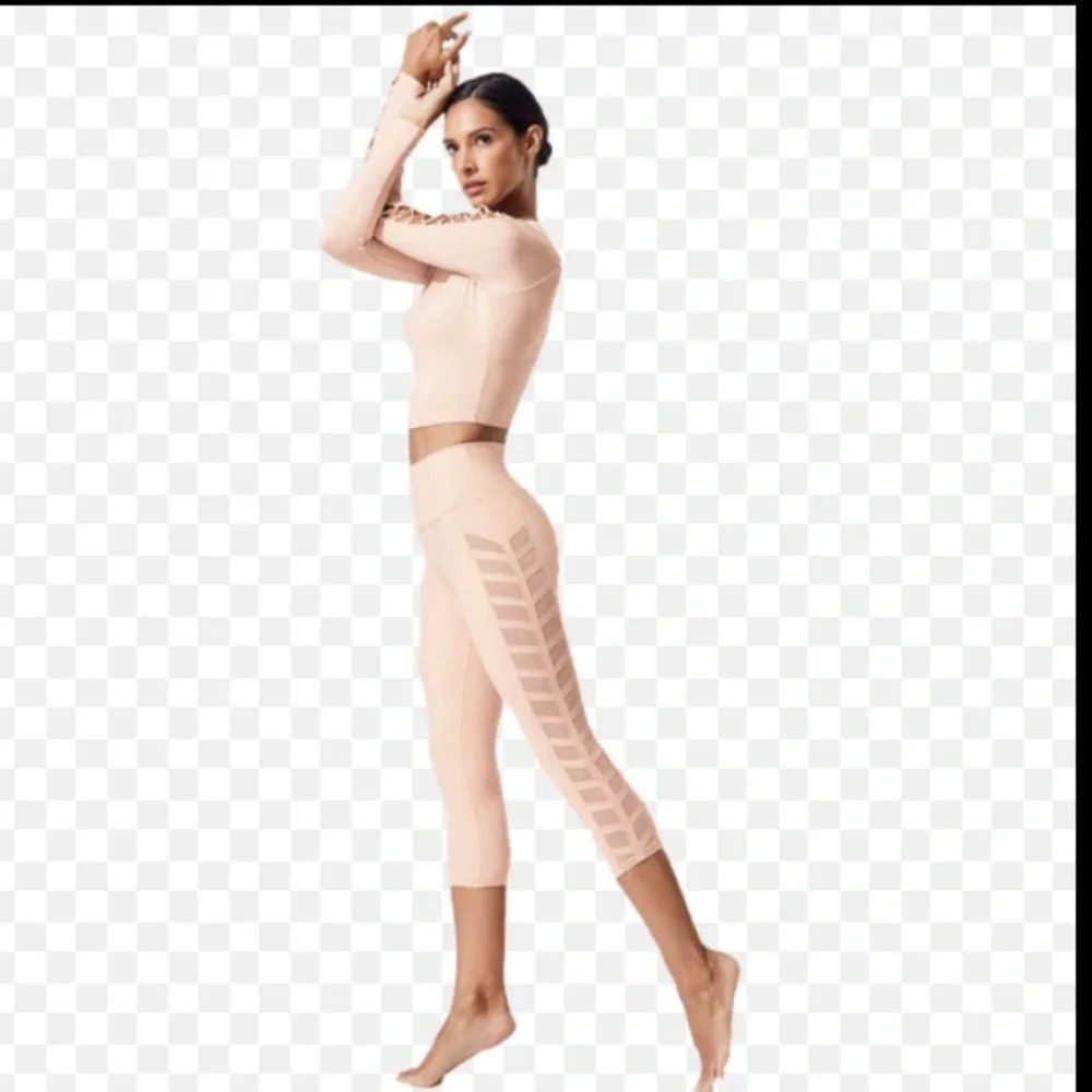 ALO YOGA CHEVRON CAPRI 9A.